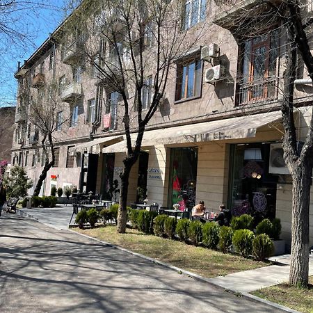 Komitas Apartement เยเรวาน ภายนอก รูปภาพ